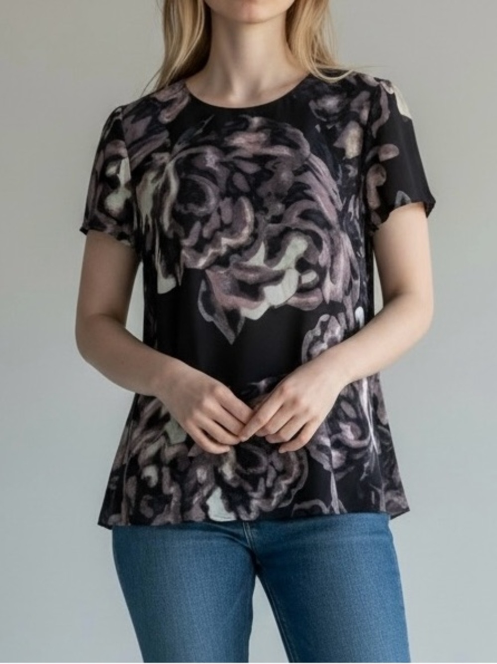 Aritzia Wilfred 100% Silk Floral Blouse Size Small Short Sleeve Business Casual